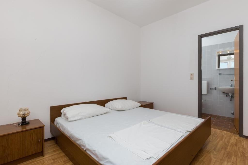 Rooms Villa Basica Saplunara Bilik gambar