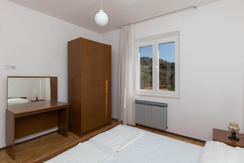 Rooms Villa Basica Saplunara Bilik gambar