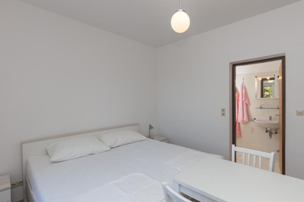 Rooms Villa Basica Saplunara Bilik gambar