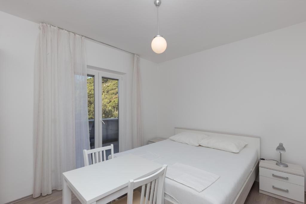 Rooms Villa Basica Saplunara Bilik gambar