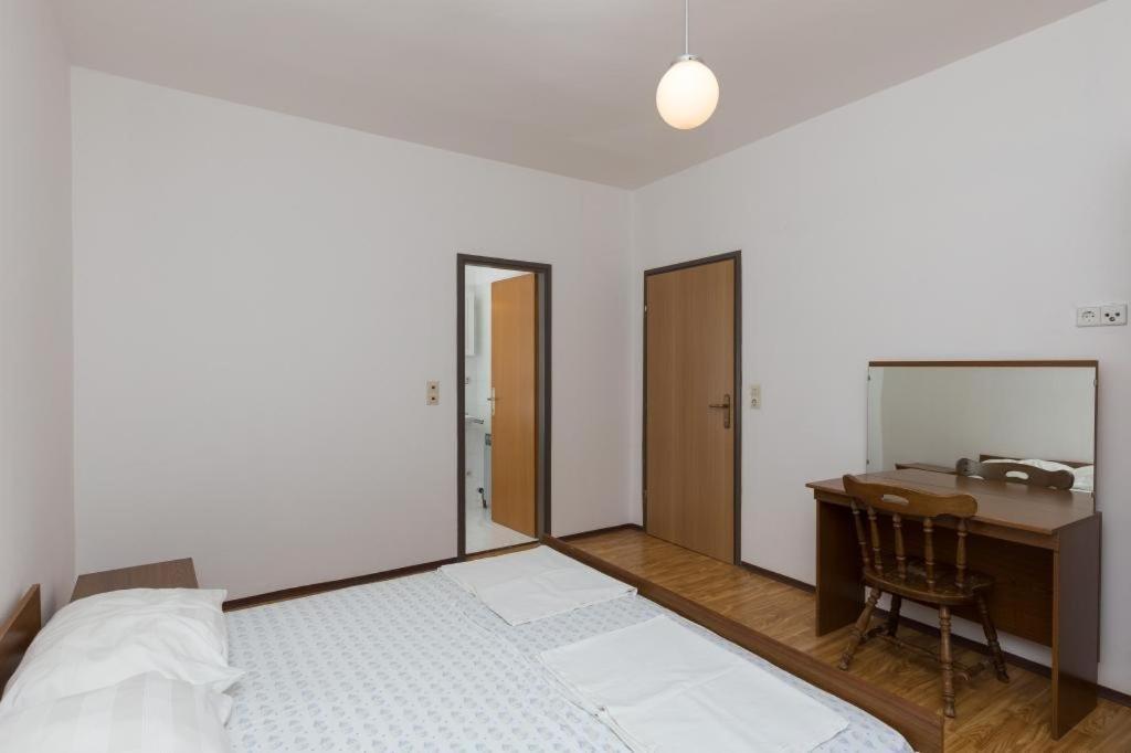 Rooms Villa Basica Saplunara Bilik gambar