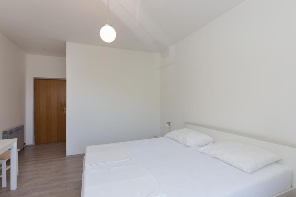 Rooms Villa Basica Saplunara Bilik gambar