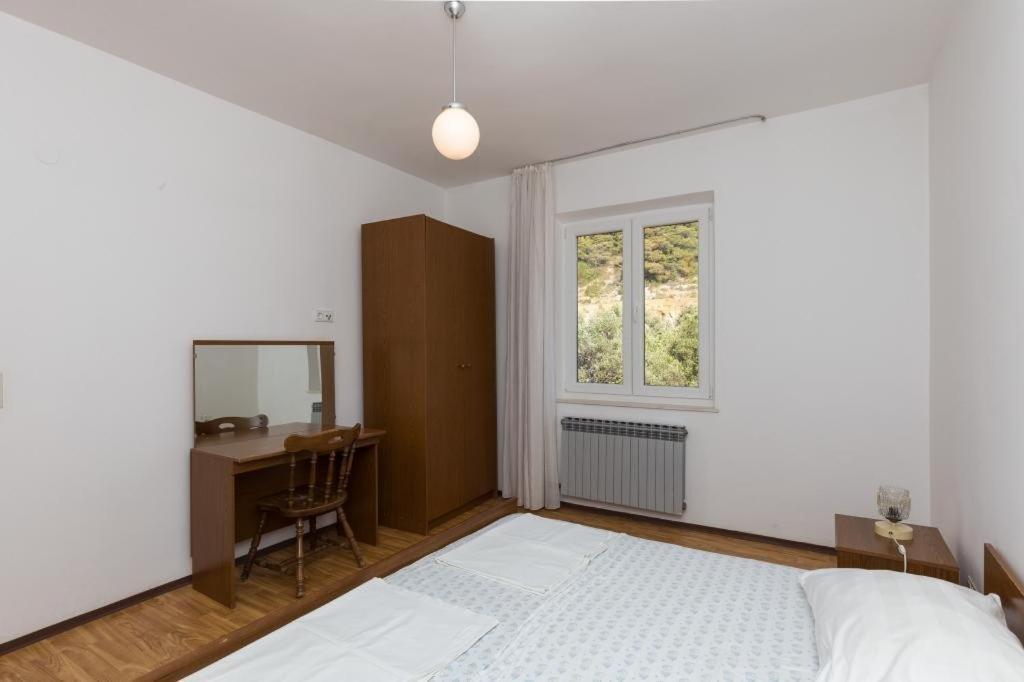 Rooms Villa Basica Saplunara Bilik gambar