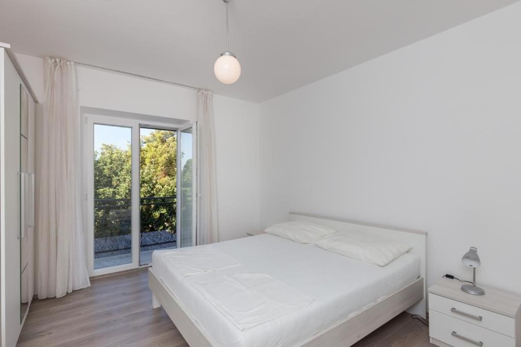 Rooms Villa Basica Saplunara Bilik gambar