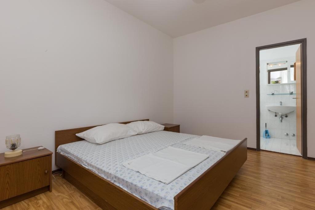 Rooms Villa Basica Saplunara Bilik gambar