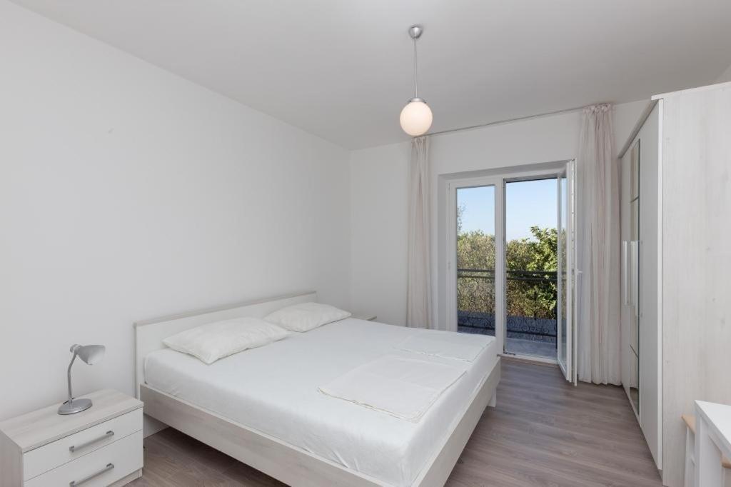 Rooms Villa Basica Saplunara Bilik gambar