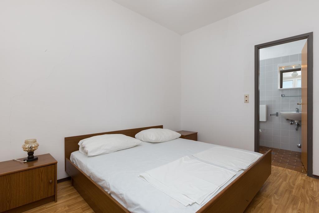 Rooms Villa Basica Saplunara Bilik gambar