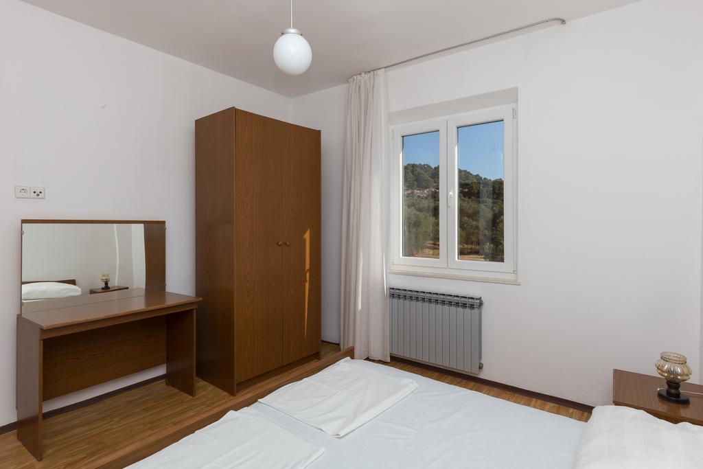Rooms Villa Basica Saplunara Bilik gambar